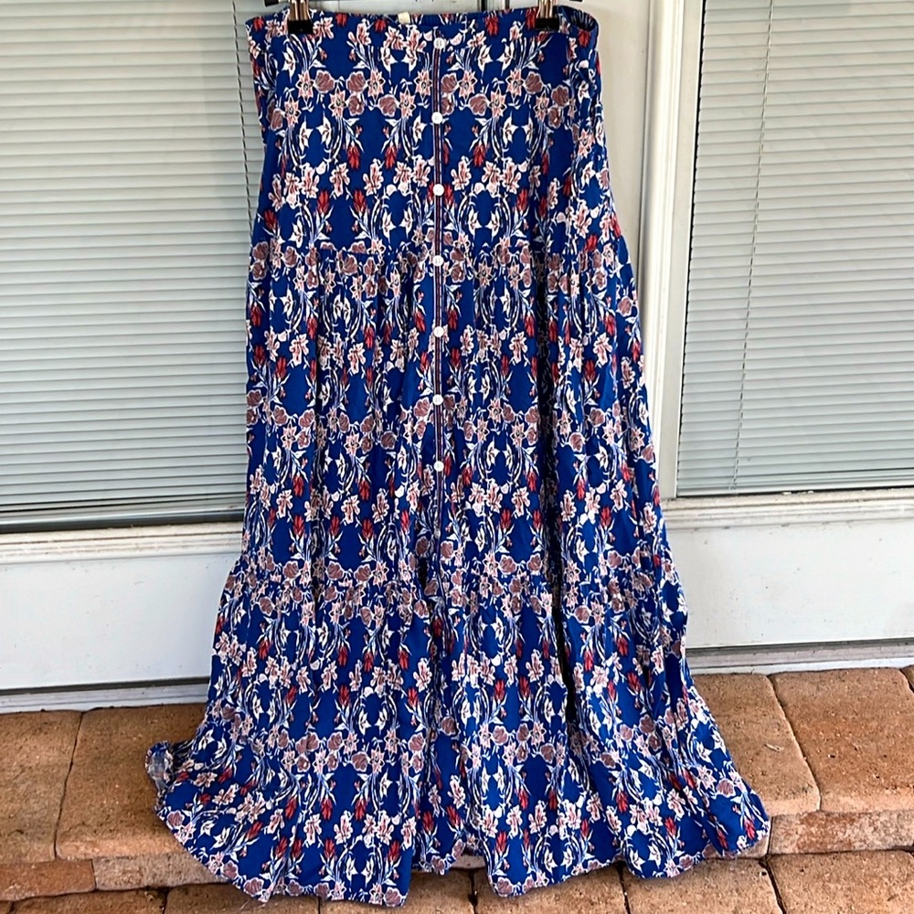 MAX STUDIO Size M floral bohemian modest skirt with closed buttons down the mid